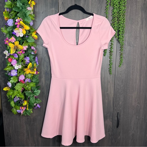 {💙2/$40💙Banana Lemon Pink Short Sleeve Fit & Flare Mini Dress Size M - Picture 3 of 15